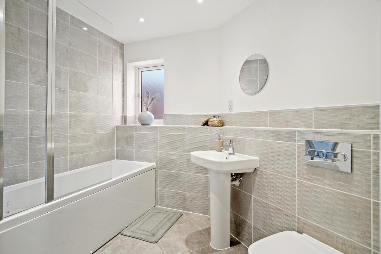 Luxury Apartment At Holt House Milton Keynes Buitenkant foto