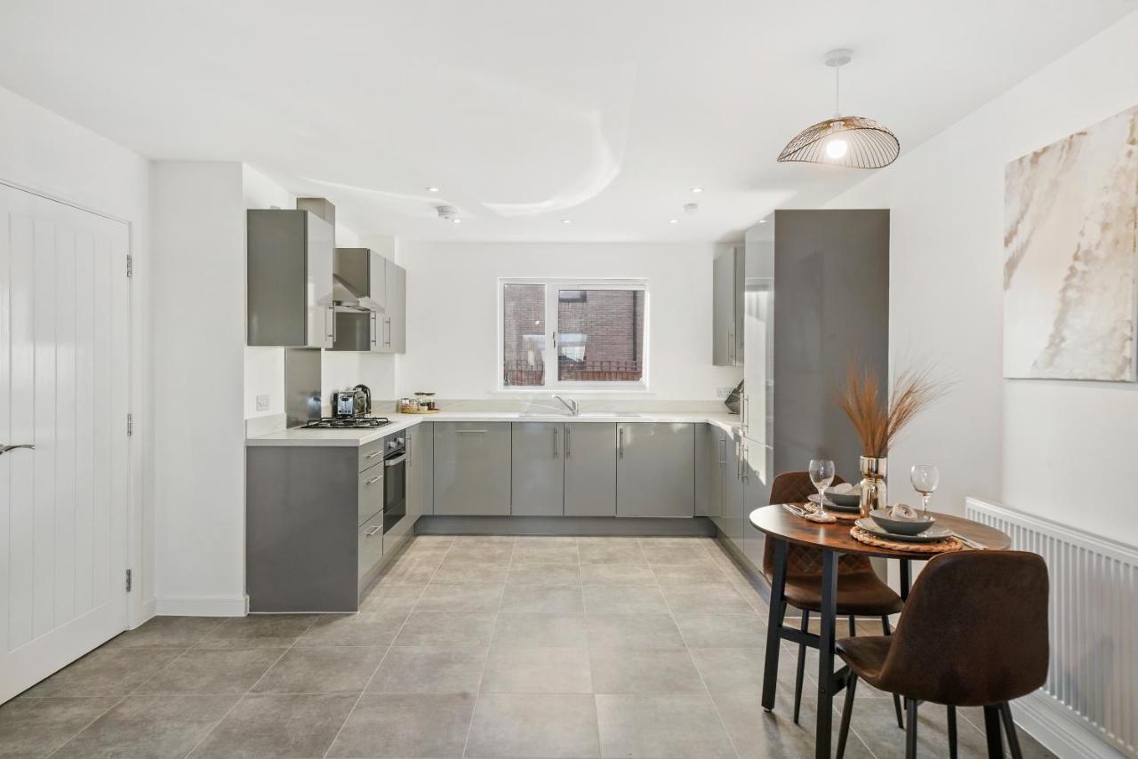 Luxury Apartment At Holt House Milton Keynes Buitenkant foto