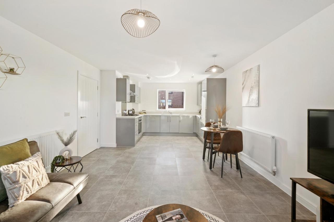 Luxury Apartment At Holt House Milton Keynes Buitenkant foto